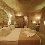 Escape Cave Hotel