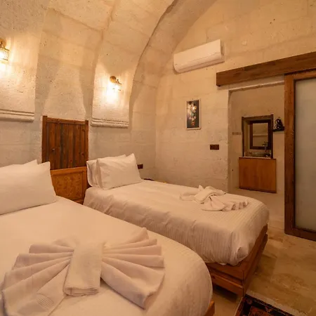 Escape Cave Hotel *